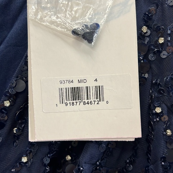 MAC DUGGAL 93784 NWT Embellished V-neck Column Gown - Picture 9 of 10